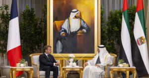محمد بن زايد وماكرون يبحثان سبل تعزيز التعاون وتطورات الأوضاع الإقليمية