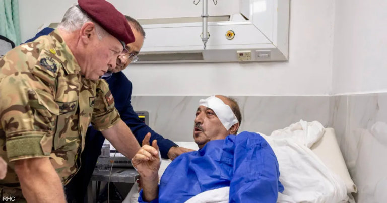 العاهل الأردني يطمئن على مصابي هجوم الكرك داخل المستشفى