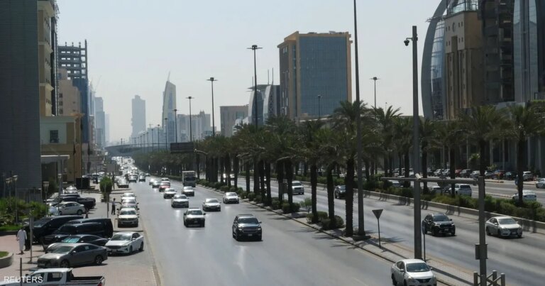 السعودية تعلن اعتراض وتدمير صاروخ باليستي ومسيرة أطلقهما الحوثيون سماع دوي انفجارين في الرياض.. والدفاعات السعودية تعترض صاروخاً ومسيّرة