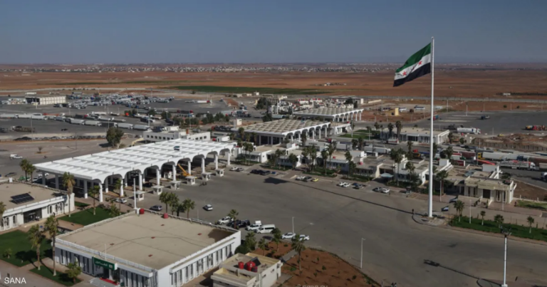 سوريا تغلق معبر نصيب الحدودي مع الأردن إثر غارات جوية سوريا تغلق معبر نصيب الحدودي مع الأردن إثر غارات جوية
