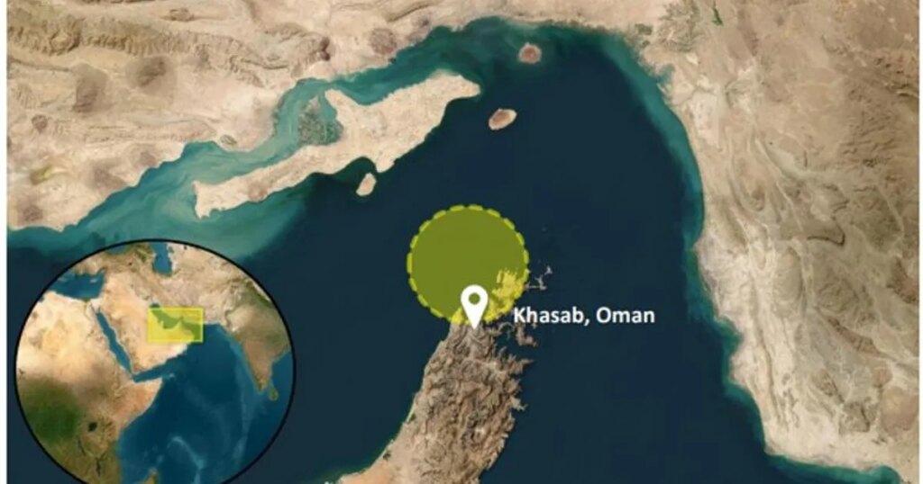 غرق مركب شراعي جراء حادث أمني في مضيق هرمز غرق مركب شراعي جراء حادث أمني في مضيق هرمز