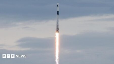 سبيس إكس تطلق رحلة مأهولة إلى محطة الفضاء الدولية سبيس إكس تطلق رحلة مأهولة إلى محطة الفضاء الدولية
