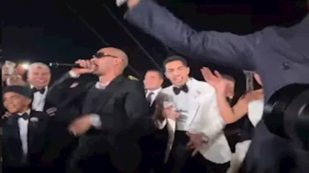 محمد رمضان يشارك مصطفى شوبير احتفاله بالزفاف ويغني في الحفل (فيديو)