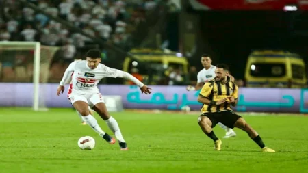 مشادة بين إبراهيم صلاح وأحمد شريف بين شوطي مباراة الزمالك والمقاولون (فيديو)