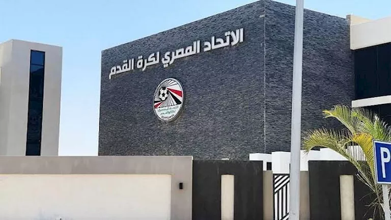 اتحاد الكرة يحسم الجدل بشأن إذاعة محادثات الفار في القمة أمام الزمالك