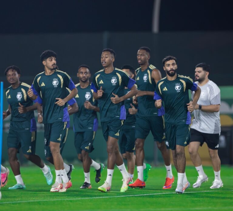 ثلاثي الأخضر يغيب عن التدريبات قبل مواجهة قطر في خليجي 27 ثلاثي الأخضر يغيب عن التدريبات قبل مواجهة قطر في خليجي 27