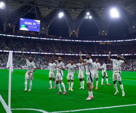 نجم المنتخب السعودي يغيب عن التدريبات قبل مواجهة قطر