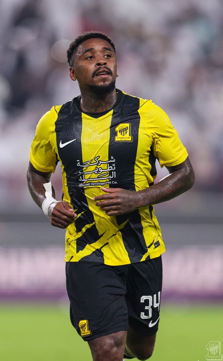 مشادة كلامية بين يبرغوين ومحمد محزري عقب خسارة الاتحاد أمام الهلال مشادة كلامية بين يبرغوين ومحمد محزري عقب خسارة الاتحاد أمام الهلال