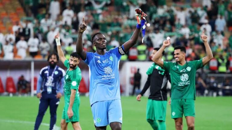 الأهلي يستعيد خدمات نجمه قبل مواجهة الفيحاء الأهلي يستعيد خدمات نجمه قبل مواجهة الفيحاء