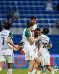 الأهلي يستعيد خدمات نجمه قبل مواجهة الخليج في الدوري