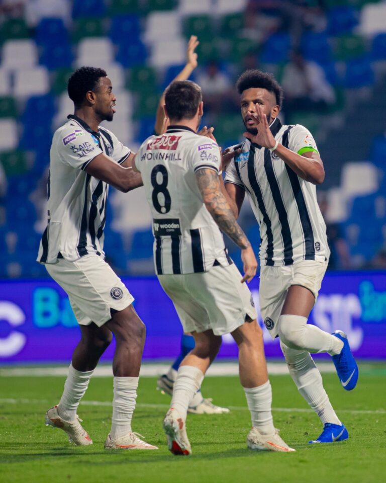 الشباب يهزم الفتح بثلاثية في الدوري السعودي