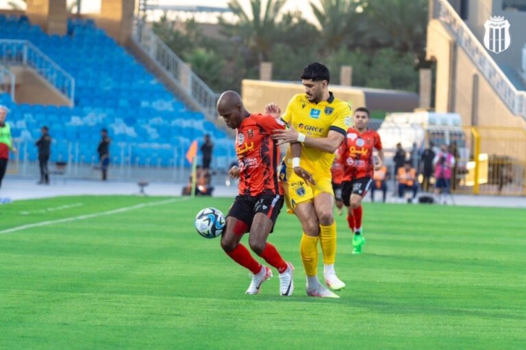 الرياض والتعاون في مواجهة مرتقبة غدًا لحصد النقاط الثلاث