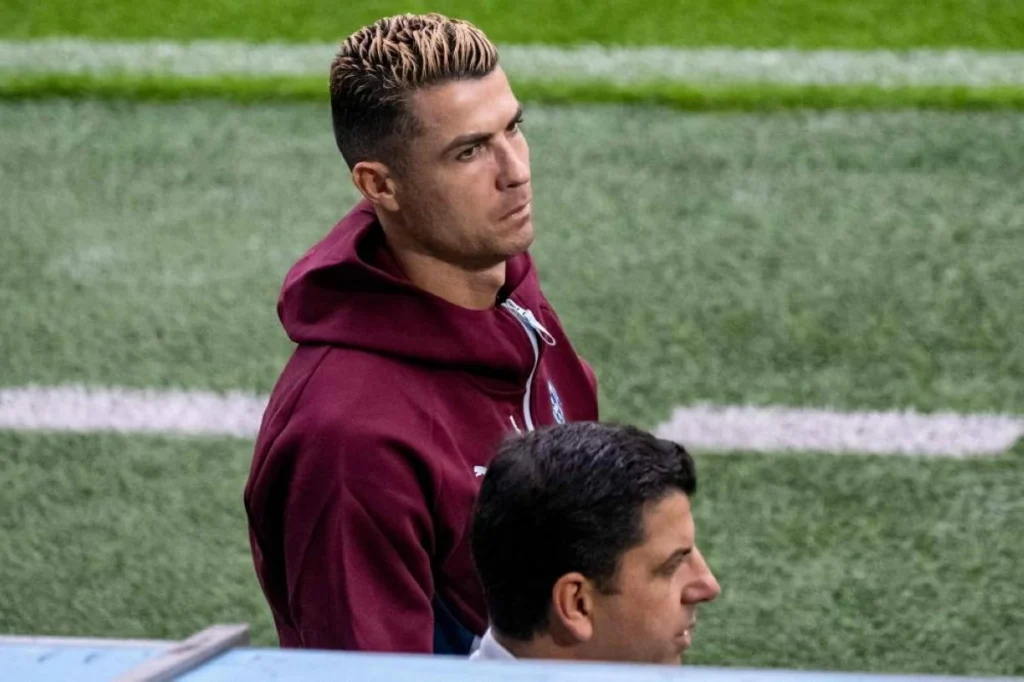مدرب البرتغال يؤكد خيبة أمل رونالدو بعد وضعه على مقاعد البدلاء مدرب البرتغال يؤكد خيبة أمل رونالدو بعد وضعه على مقاعد البدلاء