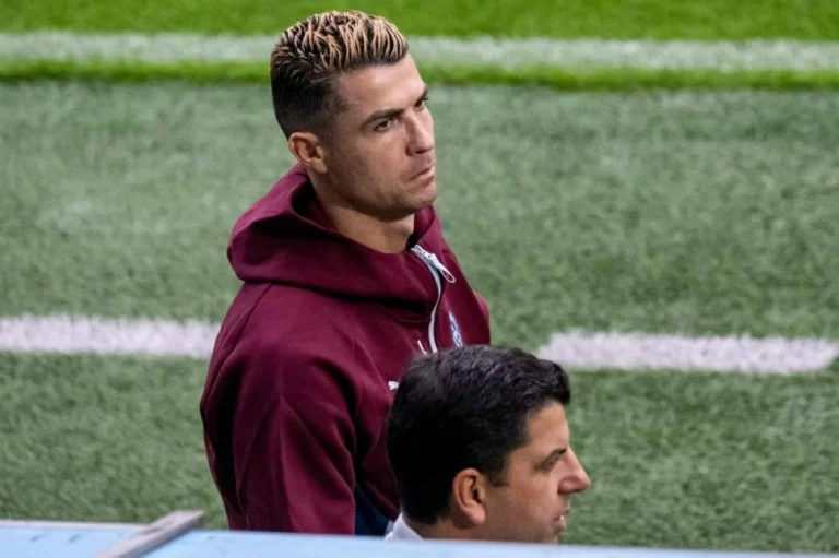 مدرب البرتغال يؤكد خيبة أمل رونالدو بعد وضعه على مقاعد البدلاء مدرب البرتغال يؤكد خيبة أمل رونالدو بعد وضعه على مقاعد البدلاء