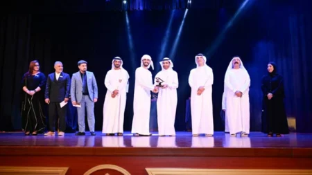«أصوات لم تدفن» يحصد جائزة أفضل عرض في مهرجان كلباء للمسرحيات القصيرة