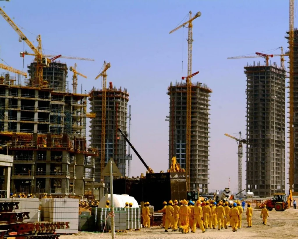 ارتفاع كلفة البناء في الإمارات خلال أكتوبر بفعل أسعار الديزل واضطرابات هرمز