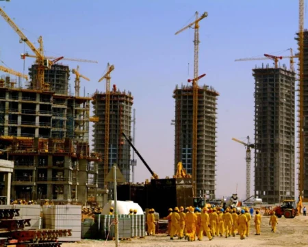 ارتفاع كلفة البناء في الإمارات خلال أكتوبر بفعل أسعار الديزل واضطرابات هرمز ارتفاع كلفة البناء في الإمارات خلال أكتوبر بفعل أسعار الديزل واضطرابات هرمز