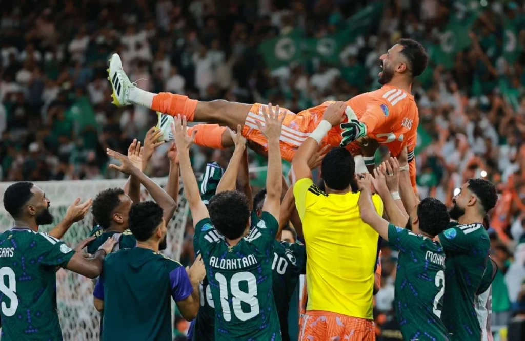 المنتخب السعودي يتأهل للنهائي بتألق لافت للحارس محمد العويس