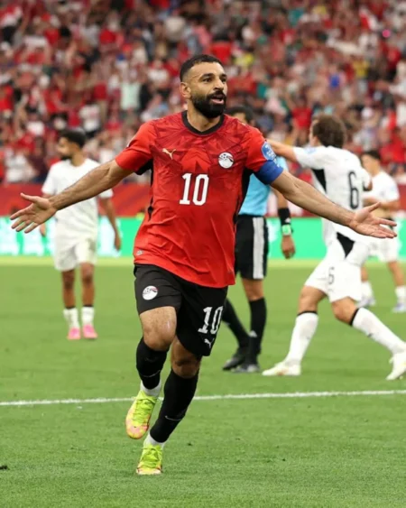 عودة محمد صلاح لصفوف منتخب مصر: كواليس إنهاء الخلاف مع الجهاز الفني