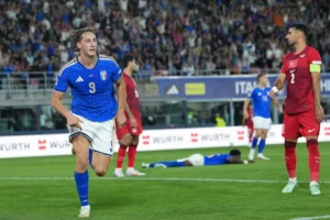 مانشيني يضع إيطاليا على الطريق الصحيح