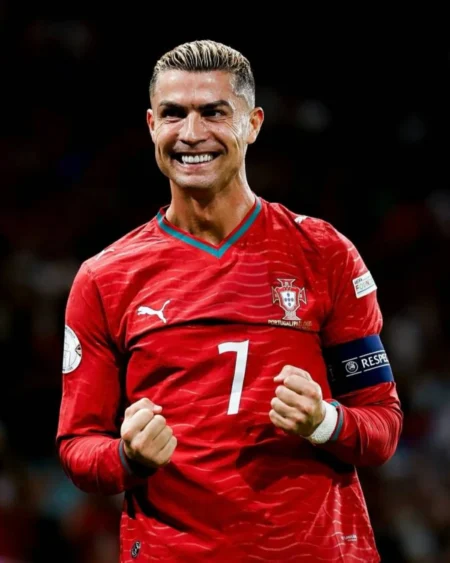 كواليس أزمة منتخب البرتغال: تفاصيل الخلاف بين رونالدو وجيسوس وتداعيات قرار الإيقاف كواليس أزمة منتخب البرتغال: تفاصيل الخلاف بين رونالدو وجيسوس وتداعيات قرار الإيقاف