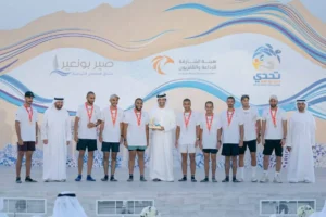 سلطان بن أحمد يتوج الفائزين في سباق صير بونعير للمحامل الشراعية