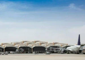 السعودية: 12 وفاة و309 إصابات في هجوم استهدف مطار الملك خالد