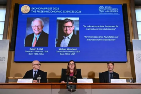 أمريكيان يفوزان بجائزة نوبل في الاقتصاد لعام 2026