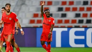 شباب الأهلي يواجه الاتحاد في اختبار حاسم