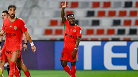 شباب الأهلي يواجه الاتحاد في اختبار حاسم