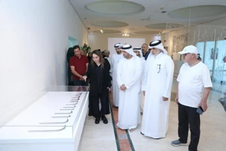ملتقى الخط العربي يستعرض أبعاد الحرف في معرض بينهما ملتقى الخط العربي يستعرض أبعاد الحرف في معرض بينهما