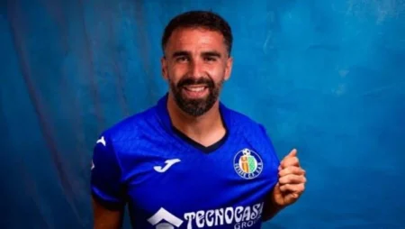 داني كارفاخال يبدأ رحلة جديدة مع خيتافي بعد مسيرة حافلة بـ 6 ألقاب في دوري الأبطال داني كارفاخال يبدأ رحلة جديدة مع خيتافي بعد مسيرة حافلة بـ 6 ألقاب في دوري الأبطال