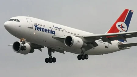 نجاة طائرة يمنية متجهة إلى مصر من كارثة وشيكة في مطار عدن