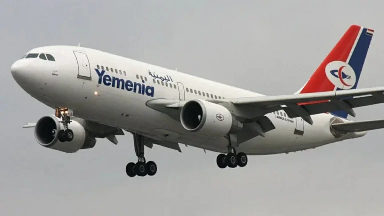 نجاة طائرة يمنية متجهة إلى مصر من كارثة وشيكة في مطار عدن نجاة طائرة يمنية متجهة إلى مصر من كارثة وشيكة في مطار عدن