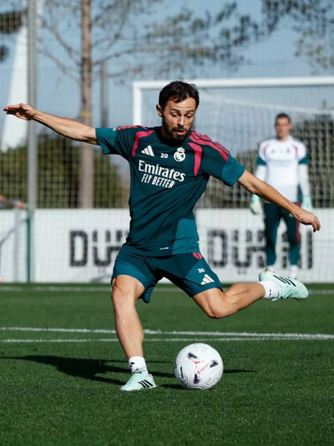 دليل مشاهدة مباراة ريال مدريد وإشبيلية في الدوري الإسباني: الموعد والقنوات الناقلة