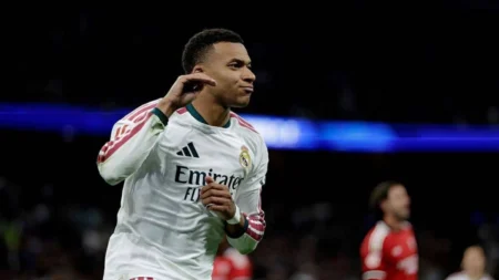 مبابي يقود ريال مدريد لفوز عريض على إشبيلية بثنائية