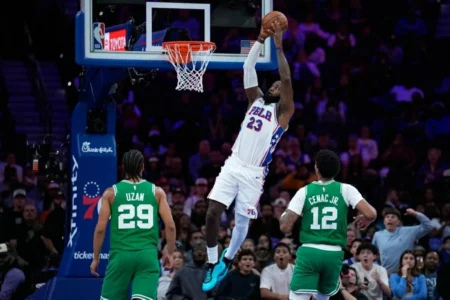 نيكس يواجه تحدي «الملك» و«الكائن الفضائي» في رحلة الدفاع عن لقب الـ NBA نيكس يواجه تحدي «الملك» و«الكائن الفضائي» في رحلة الدفاع عن لقب الـ NBA