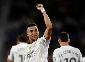كورتوا يكشف تفاصيل سخرية لاعبي ريال مدريد من كيليان مبابي