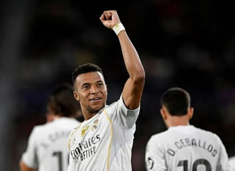 كورتوا يكشف تفاصيل سخرية لاعبي ريال مدريد من كيليان مبابي