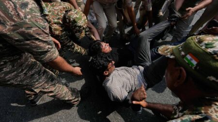 اعتقال مؤسس حركة الصرصور في الهند وعشرات المتظاهرين